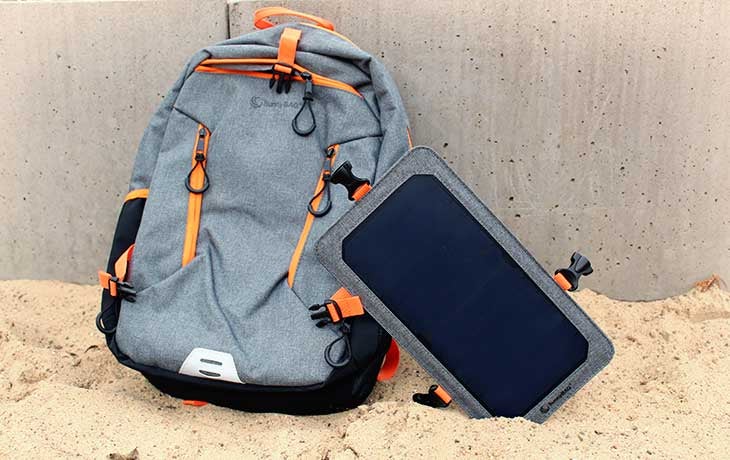 着脱式ソーラーパネル搭載！お洒落バックパック「Explorer+