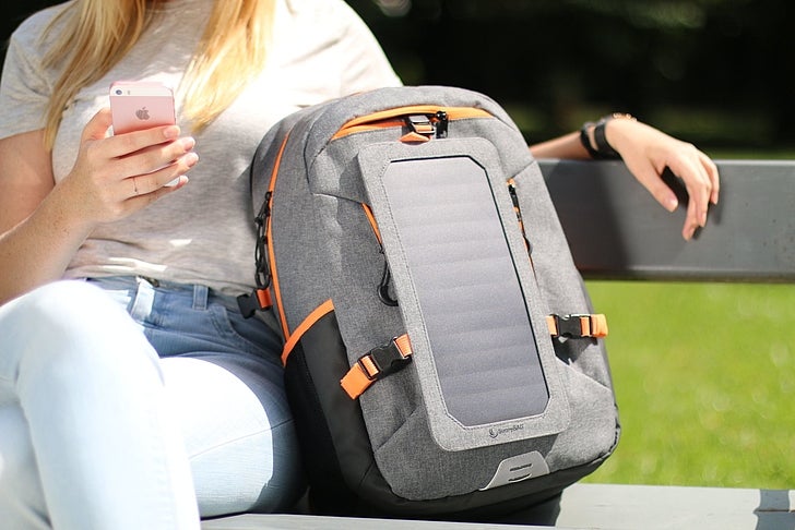 着脱式ソーラーパネル搭載！お洒落バックパック「Explorer+
