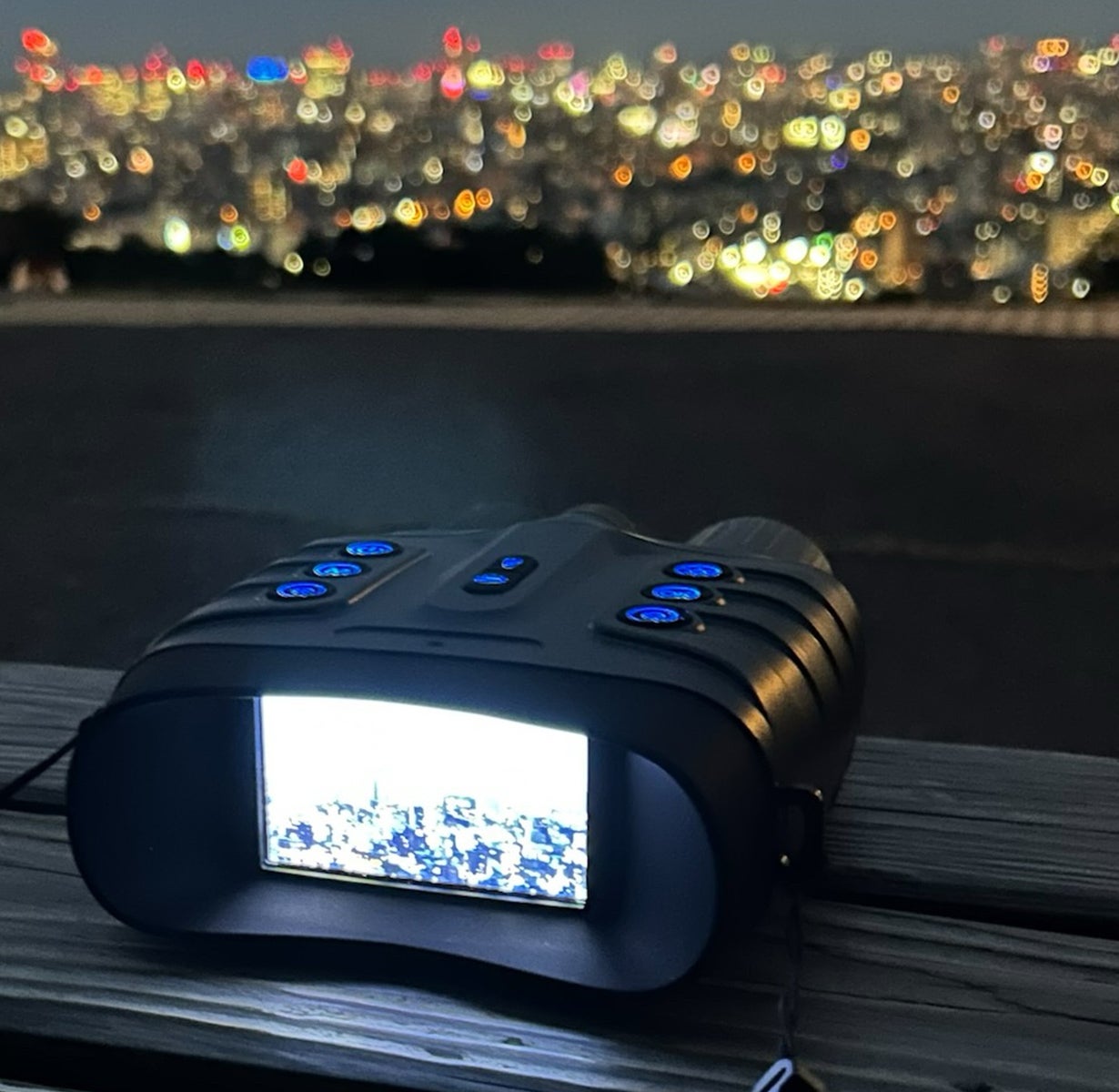 夜間も昼間のように見える！観測・写真・動画｜双眼鏡｜暗視スコープ