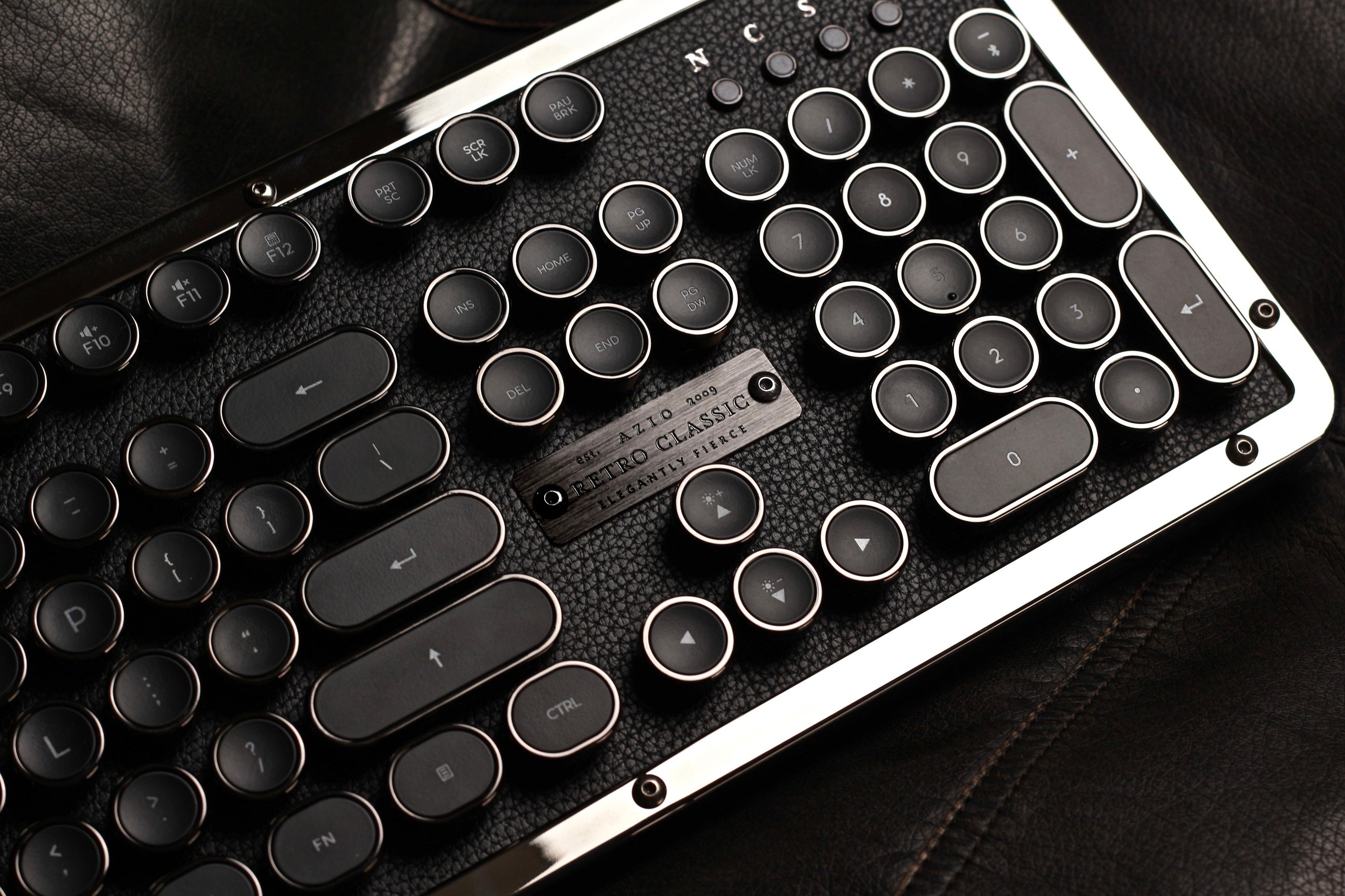 ◆AZIO レトロクラシック キーボード ブラック 現状品 Amazon.co.jp: Azio レトロ コンパクトキーボード 限定版セット