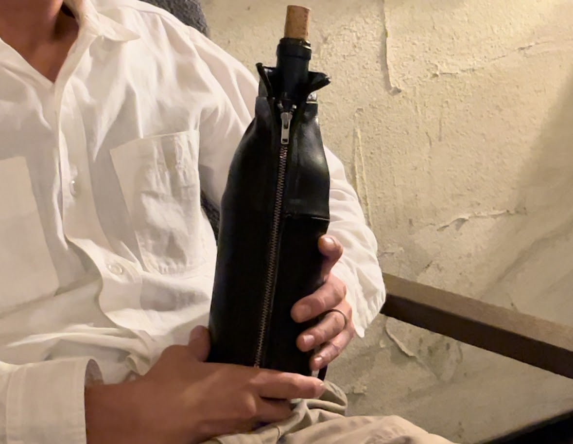 本革】保冷クッション内蔵＆ショルダー付きで持ち運び楽々『ボトル革