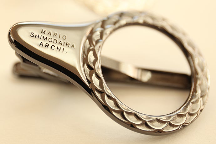 K18 ダイヤ入り　安全ピン　ブローチ　メガネホルダー　三越 K18 ダイヤ入り 安全ピン ブローチ メガネホルダー 三越