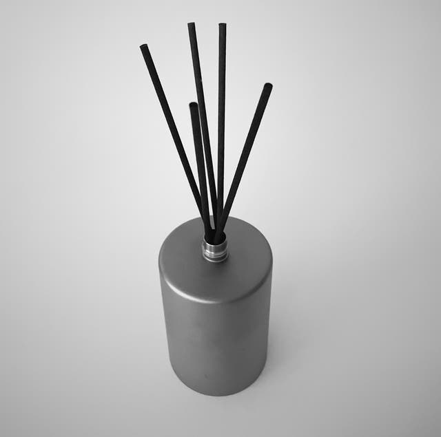 一生モノの純チタン製シリーズ第28弾「デュフューザーボトル