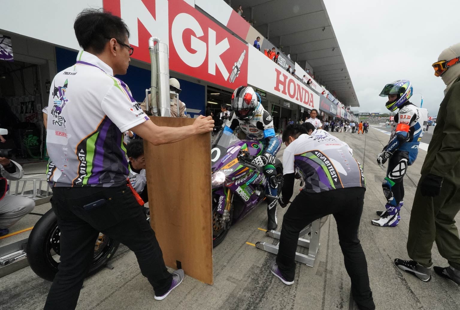 エヴァンゲリオンレーシング2018年鈴鹿8耐の表彰台を求め続ける
