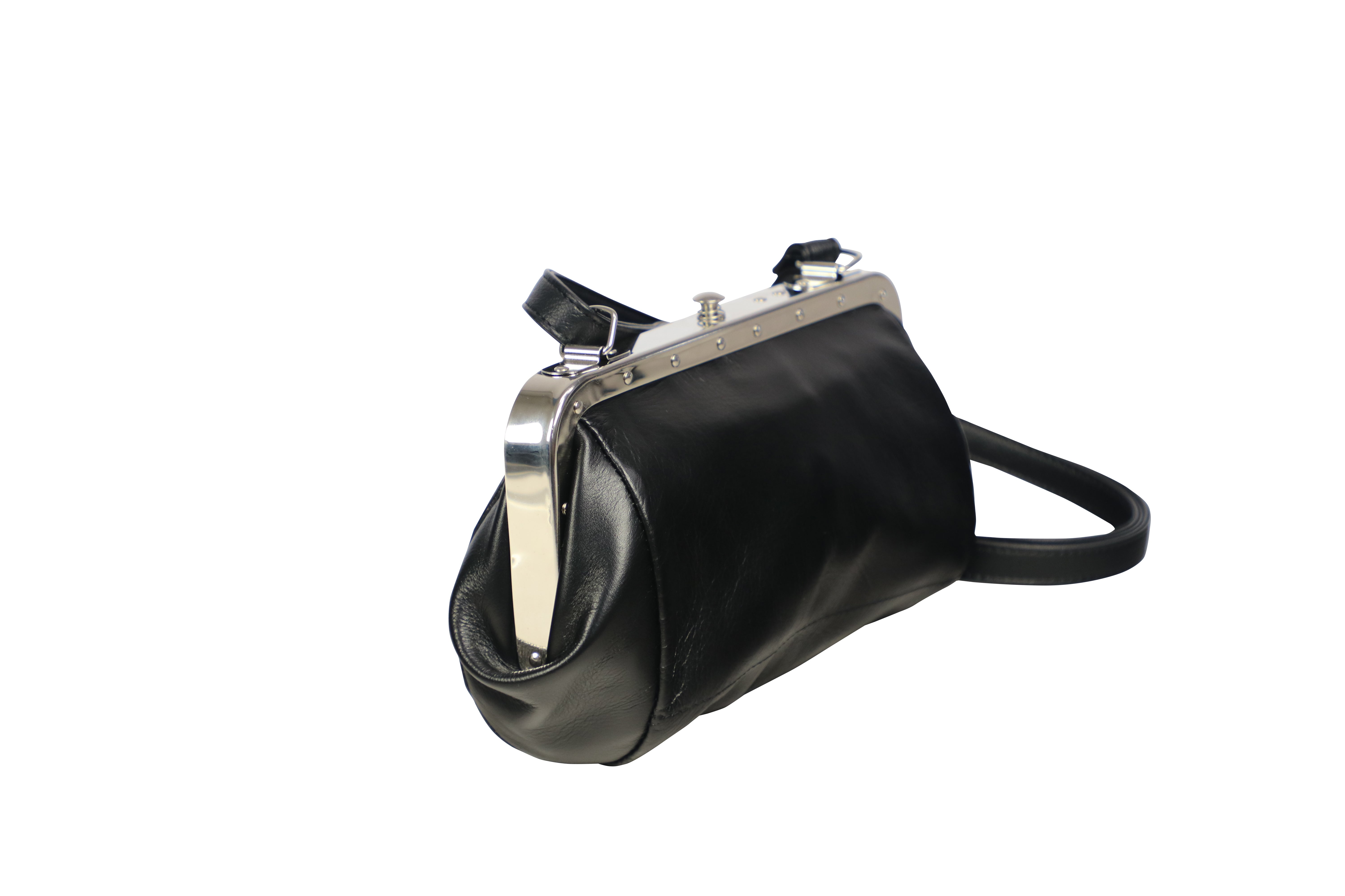 少年時代の憧れが蘇る。あの車掌用鞄をプロ仕様で夢の再現。｜マクアケ