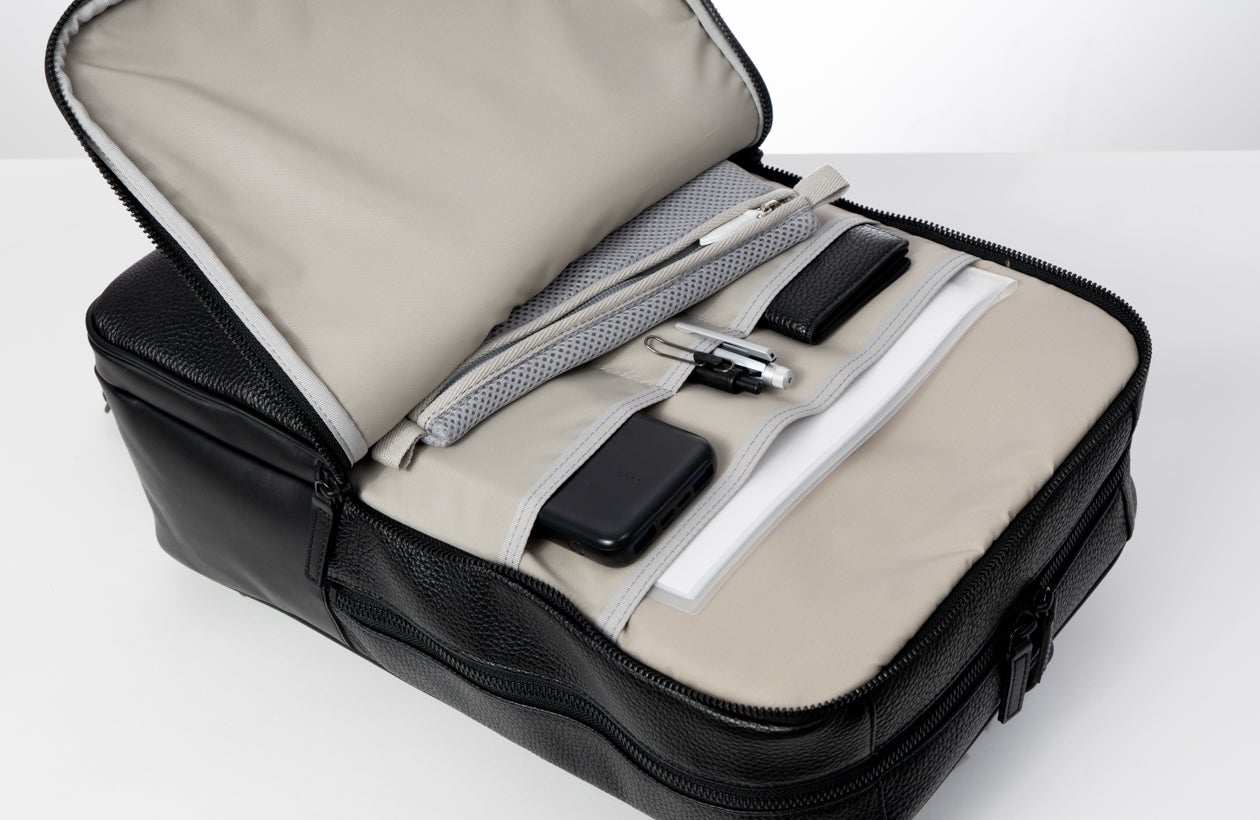 形状維持・快適収納／撥水・軽量で性別を選ばない本革ビジネスバック
