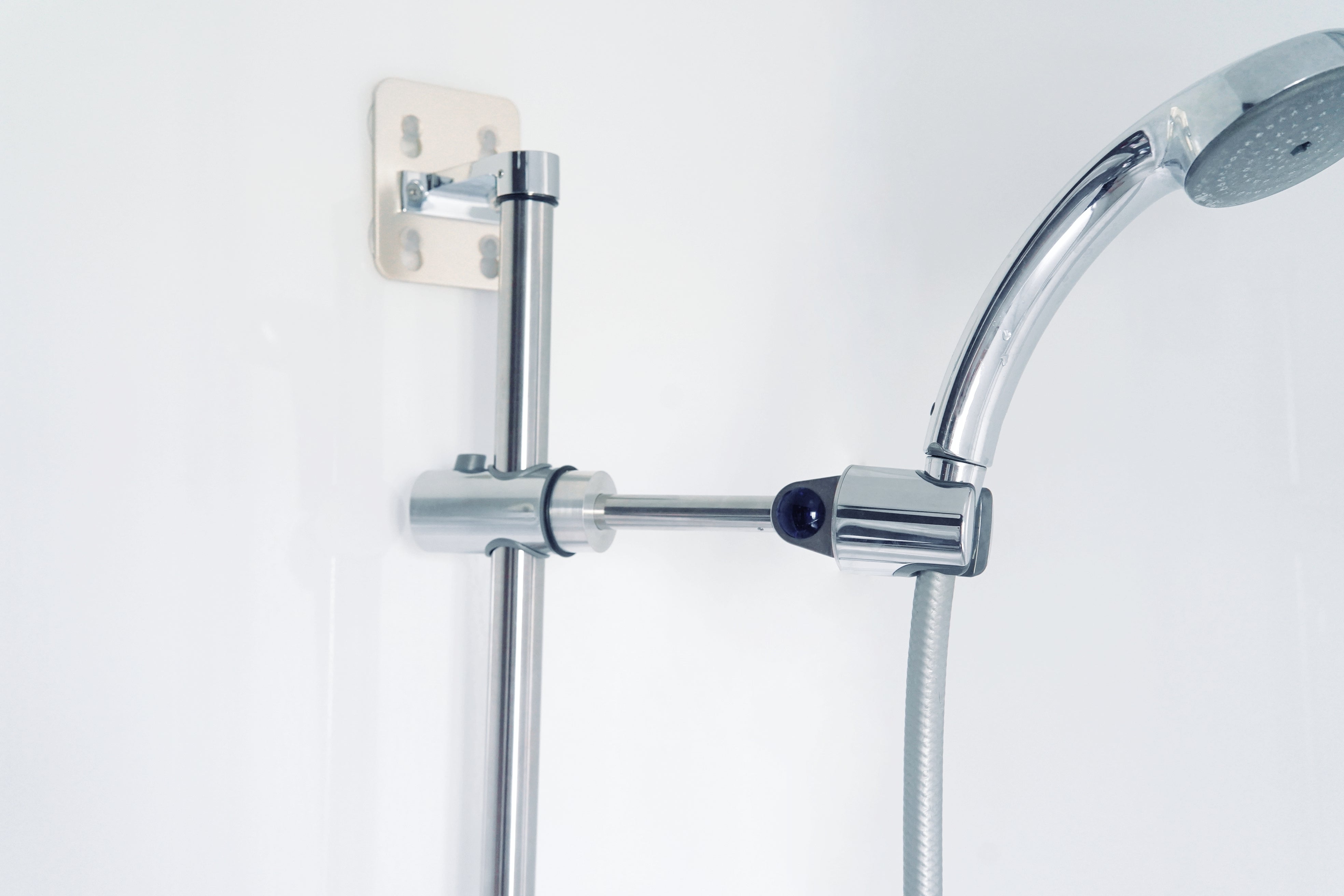 工具不要で簡単にシャワーをアップグレード！吸盤でしっかり固定する新