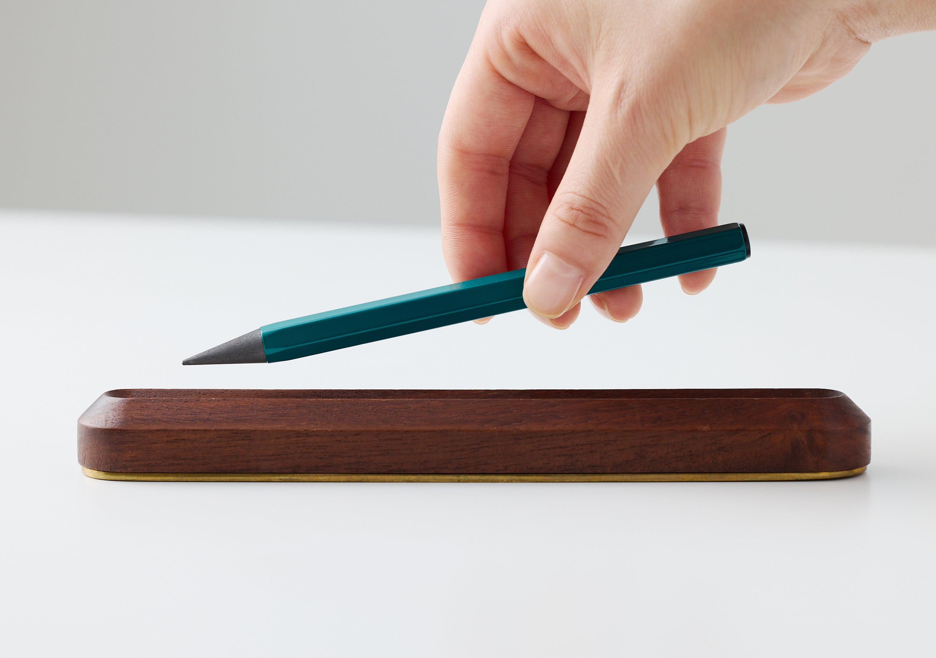 削らない鉛筆！ZAI炭素ペン！ 鉛筆の芯200本圧縮加工した削らない鉛筆