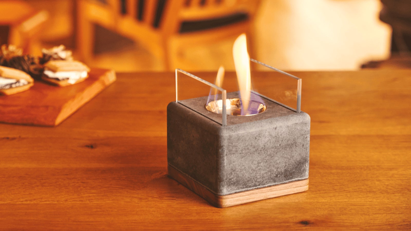 mfire 手軽に焚き火気分 makuake 炎と暮らす生活。10秒であなたの部屋に炎のゆらめきを。新発想の