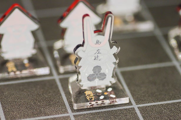 戦国武将×甲冑×将棋。乗せ替え自在！好きな武将を好きな駒に乗せていざ