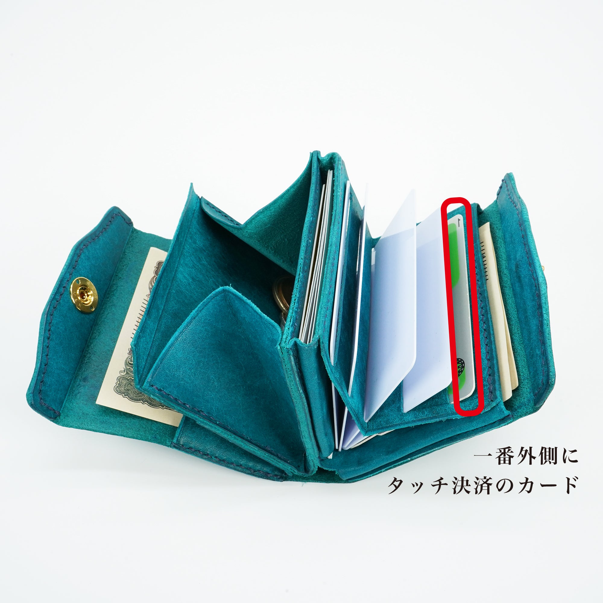 速さ」と「使いやすさ」を詰め込んだ、小さく速い箱型財布