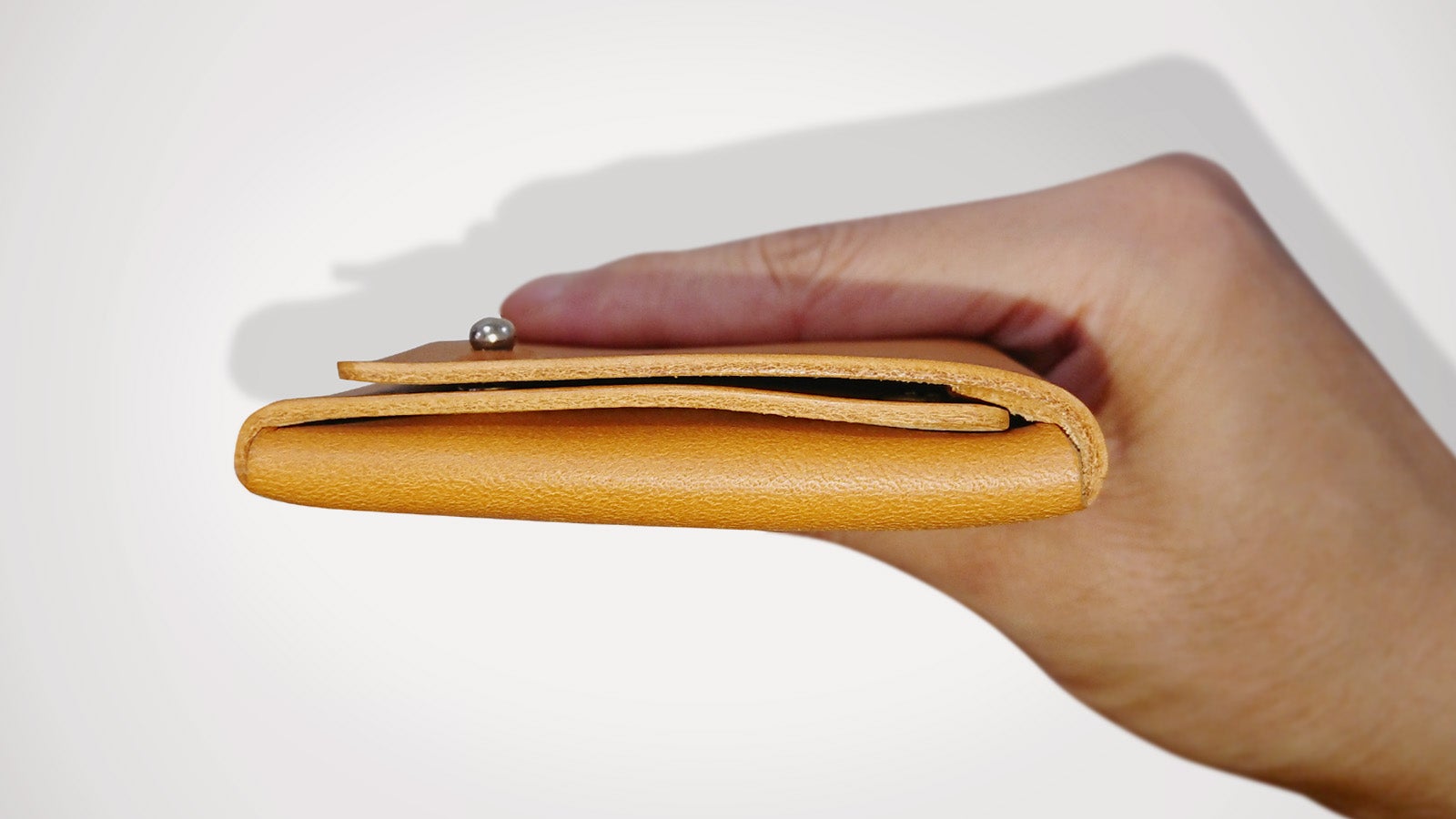 国産天然一枚革！個性と耐久性、厚革で極小を目指した使い捨てない