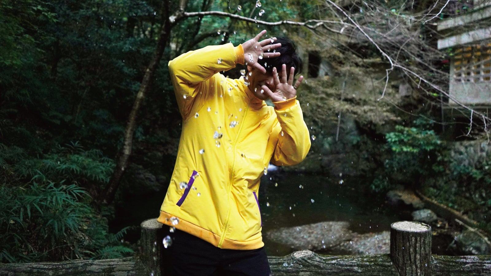 タフで究極蓄熱。電源不要で1分でプラス18℃の全天候型撥水マウンテン タフで究極蓄熱。電源不要で1分でプラス18℃の全天候型撥水マウンテン