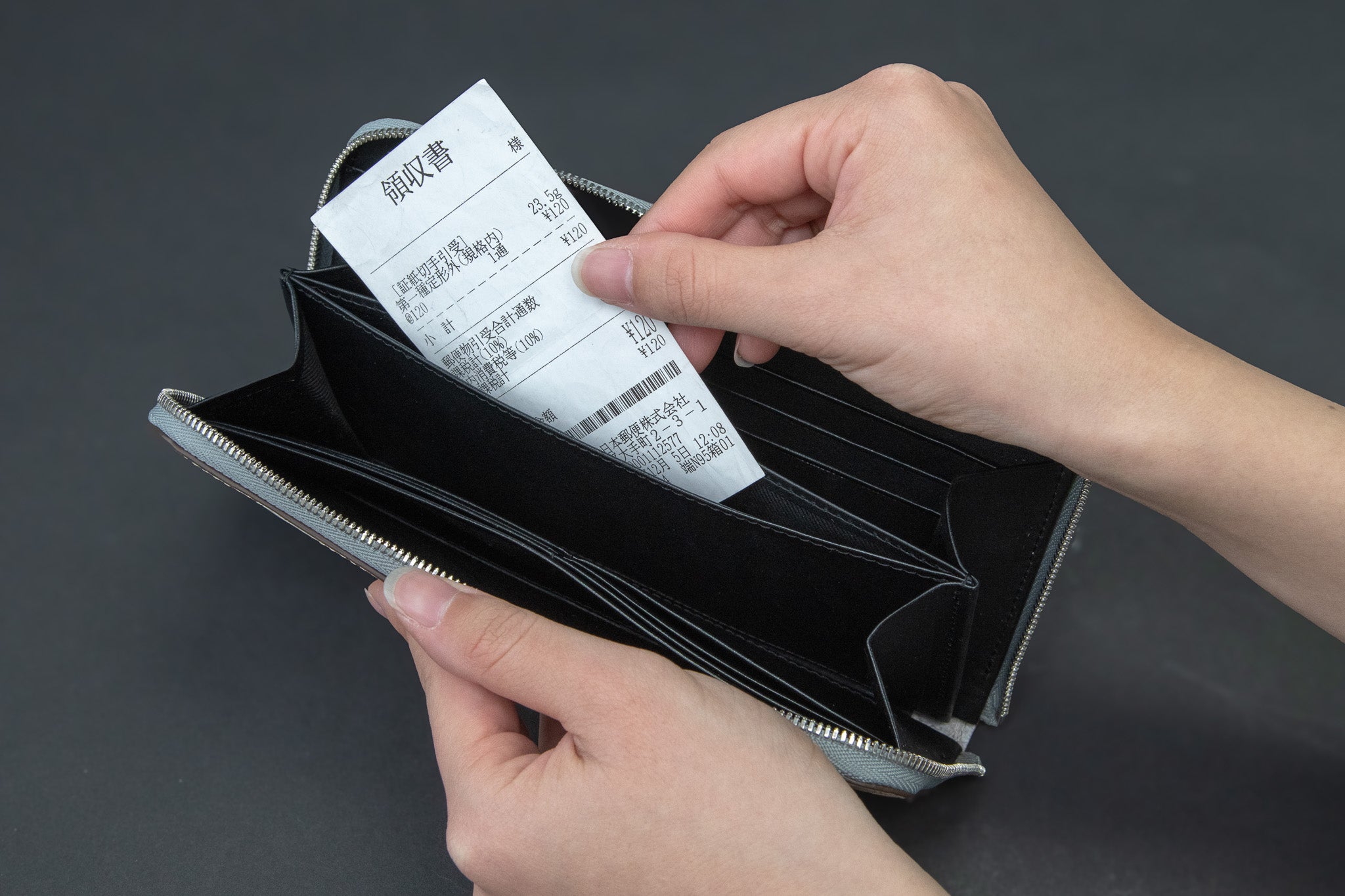 財布職人が最薄の限界に挑んだラウンドジップ「ヒマラヤクロコダイルの