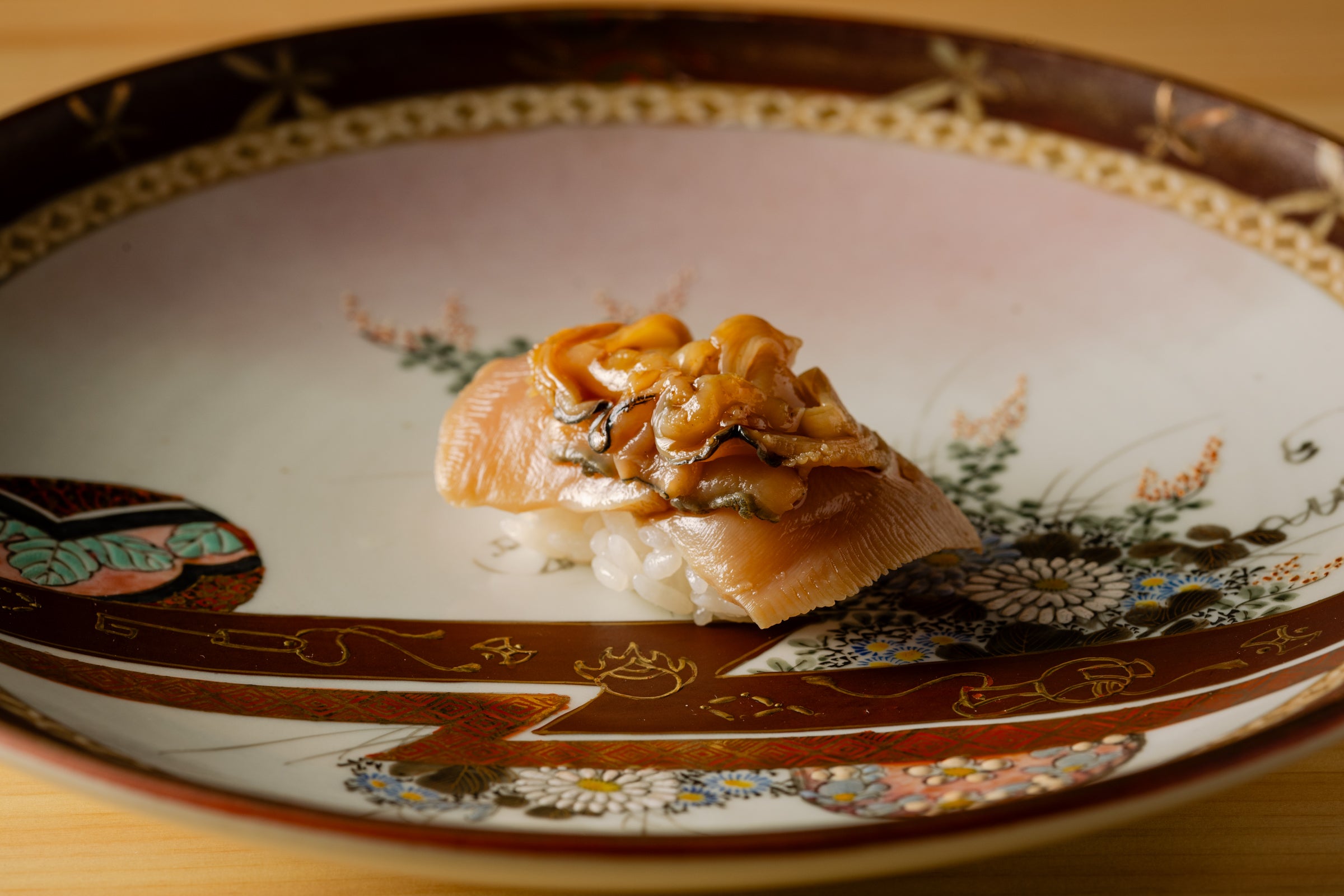 銀座の有名鮨店出身の職人が虎ノ門で独立。開店記念で採算度外視の