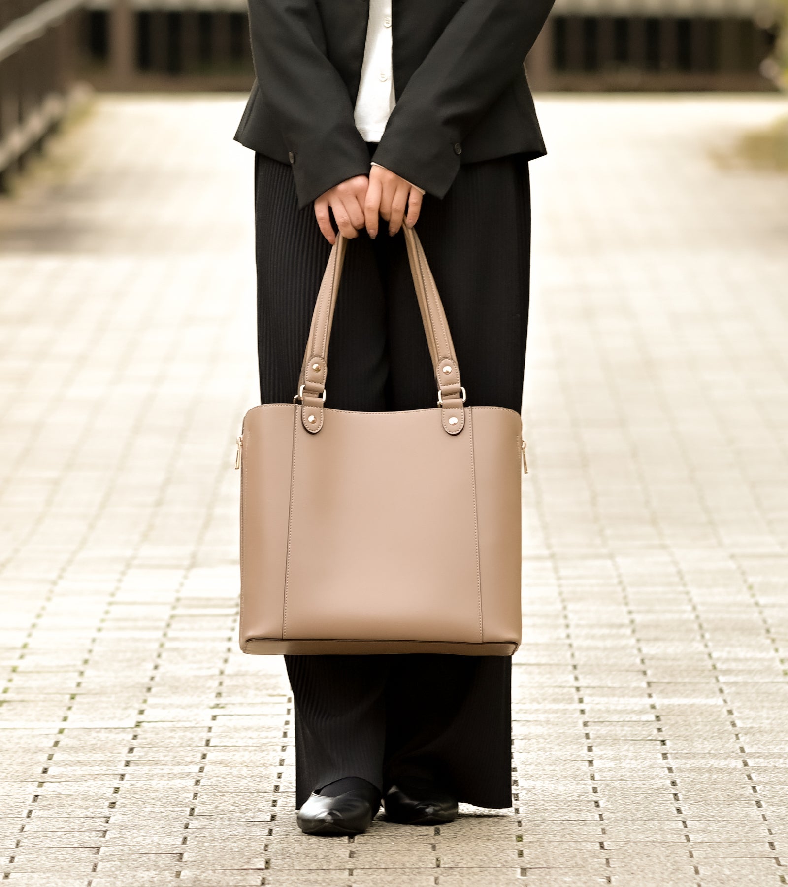 年間150時間の探し物時間を節約する。お仕事バッグの新常識