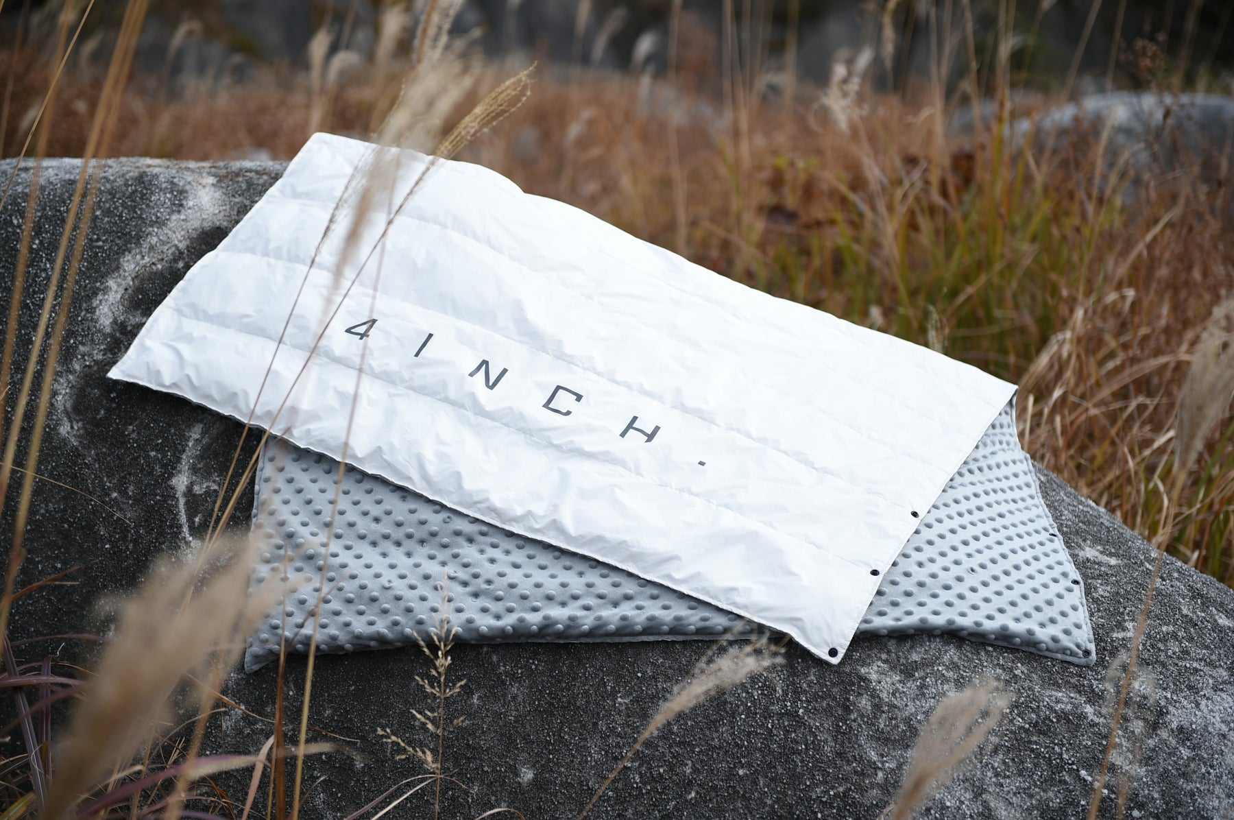 Makuake｜超極暖かけ布団「ウルトラダウンブランケット」宇宙服素材