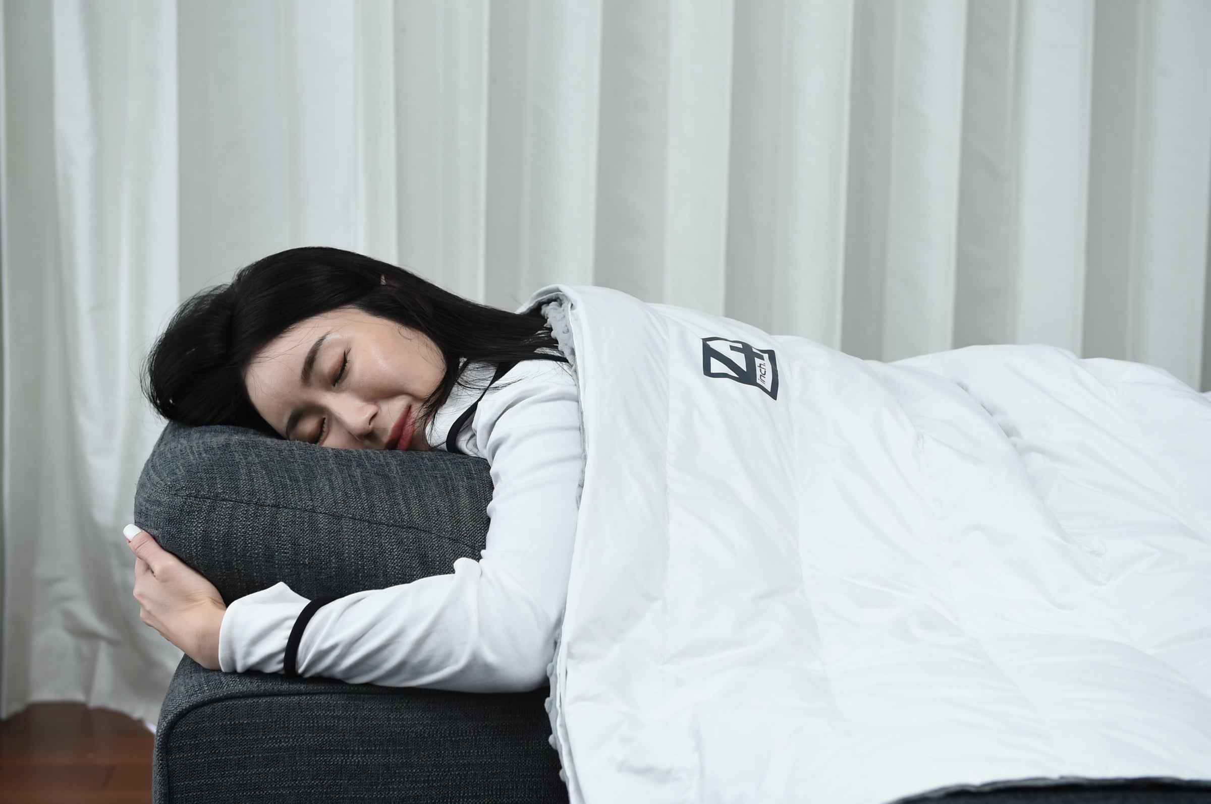 Makuake｜超極暖かけ布団「ウルトラダウンブランケット」宇宙服素材