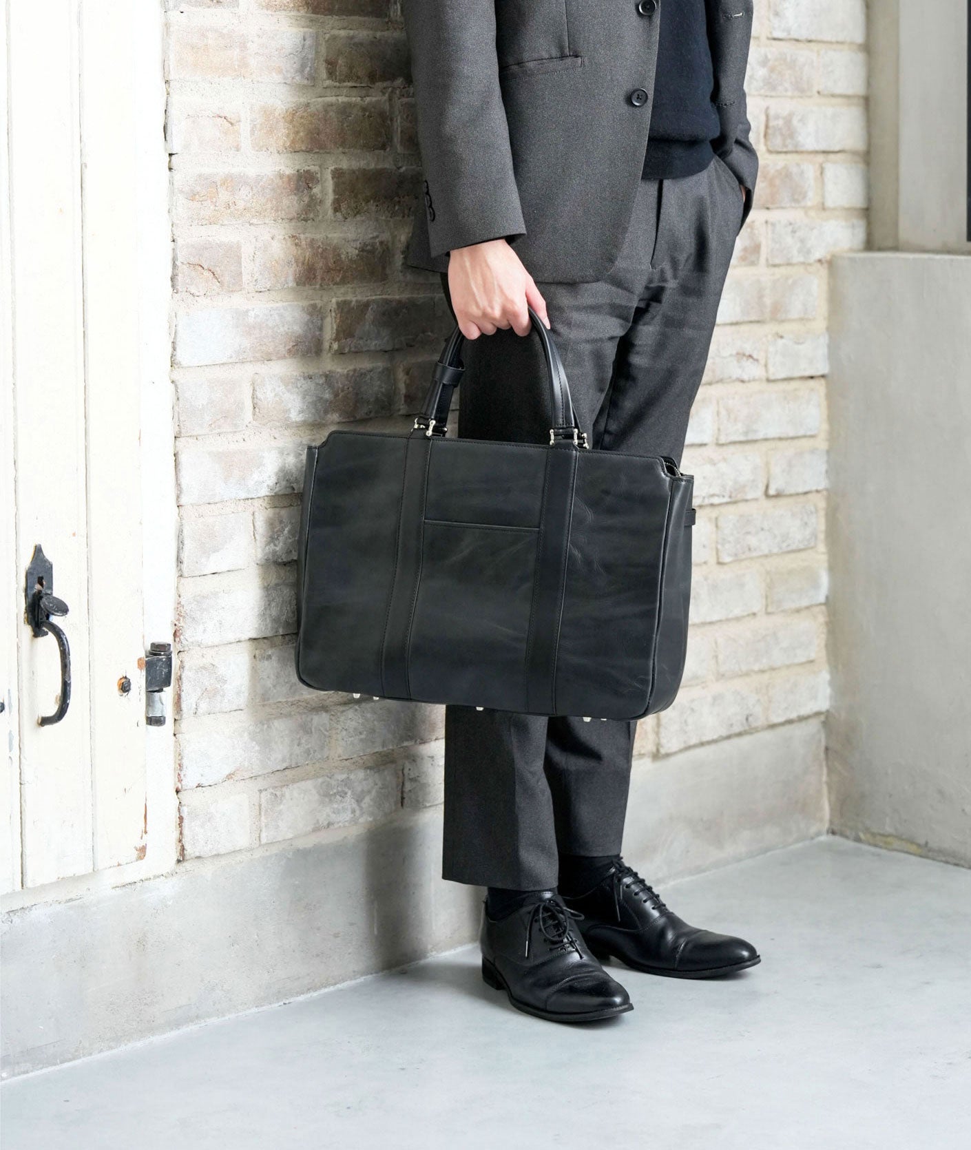 使い込むほどシブくなる『エイジングレザー』を使った3wayビジネス