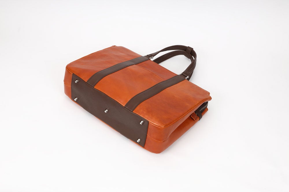 使い込むほどシブくなる『エイジングレザー』を使った3wayビジネス