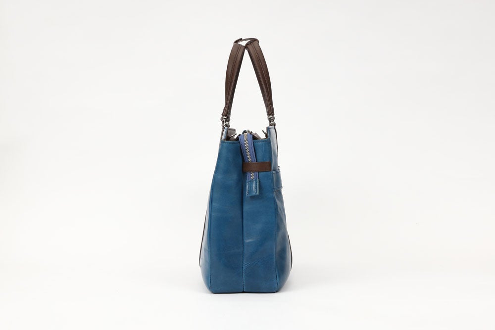 使い込むほどシブくなる『エイジングレザー』を使った3wayビジネス