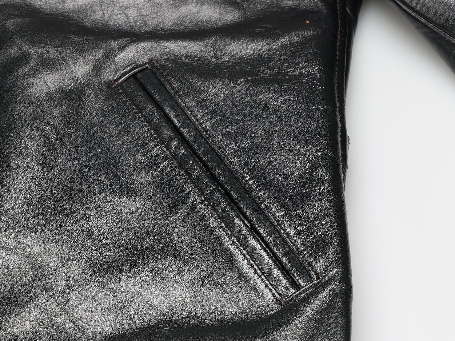 シャープなデザインでスーパータイトシルエット！シングルモーター