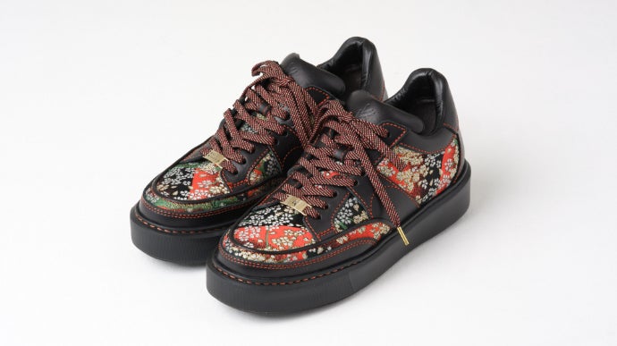 京都の西陣織と組紐を使った 本革スニーカーブランド KAVKIMONO「傾奇