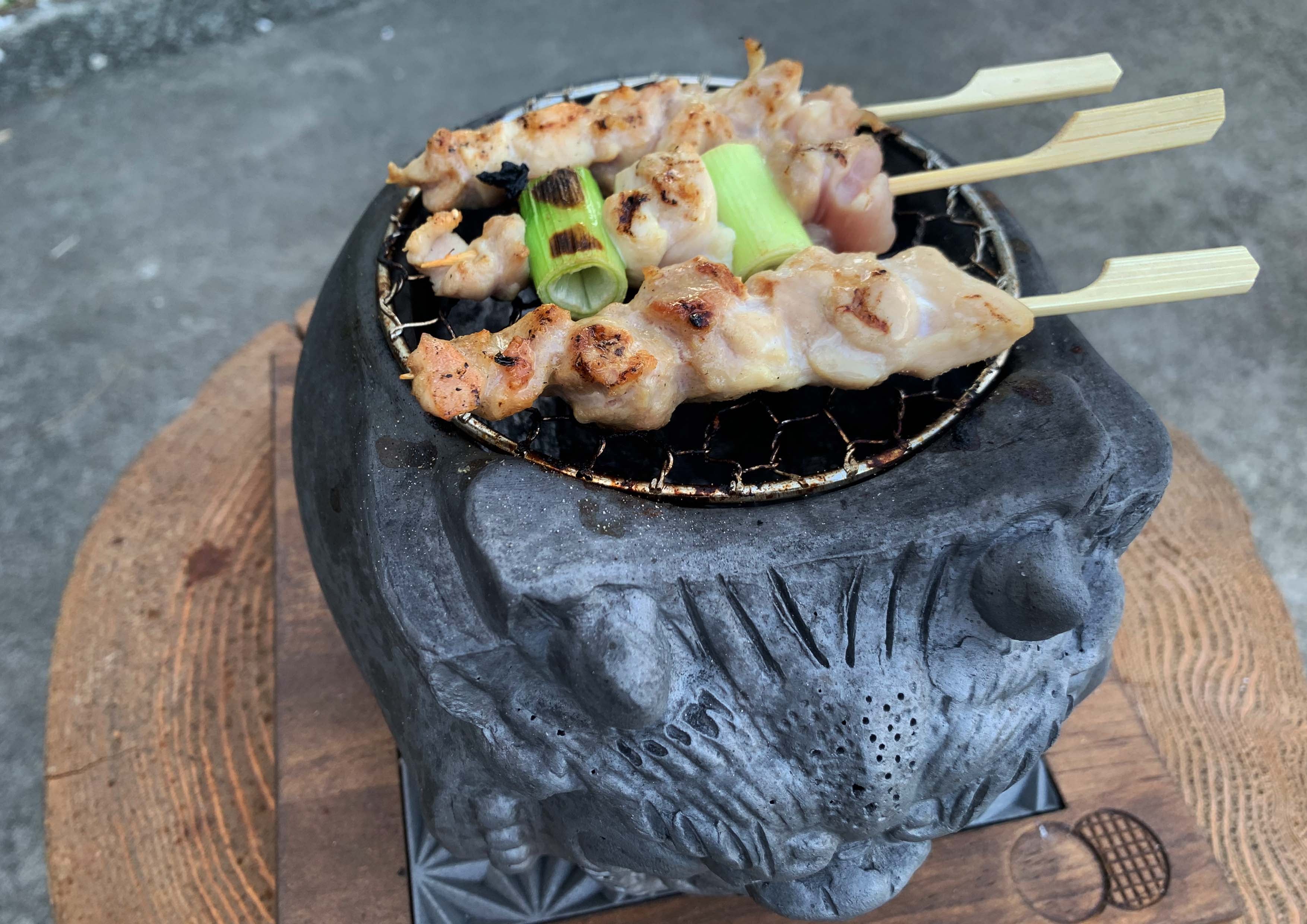 創業300年の伝統。瓦と炭のW赤外線で美味しく焼ける、進化した鬼瓦七輪