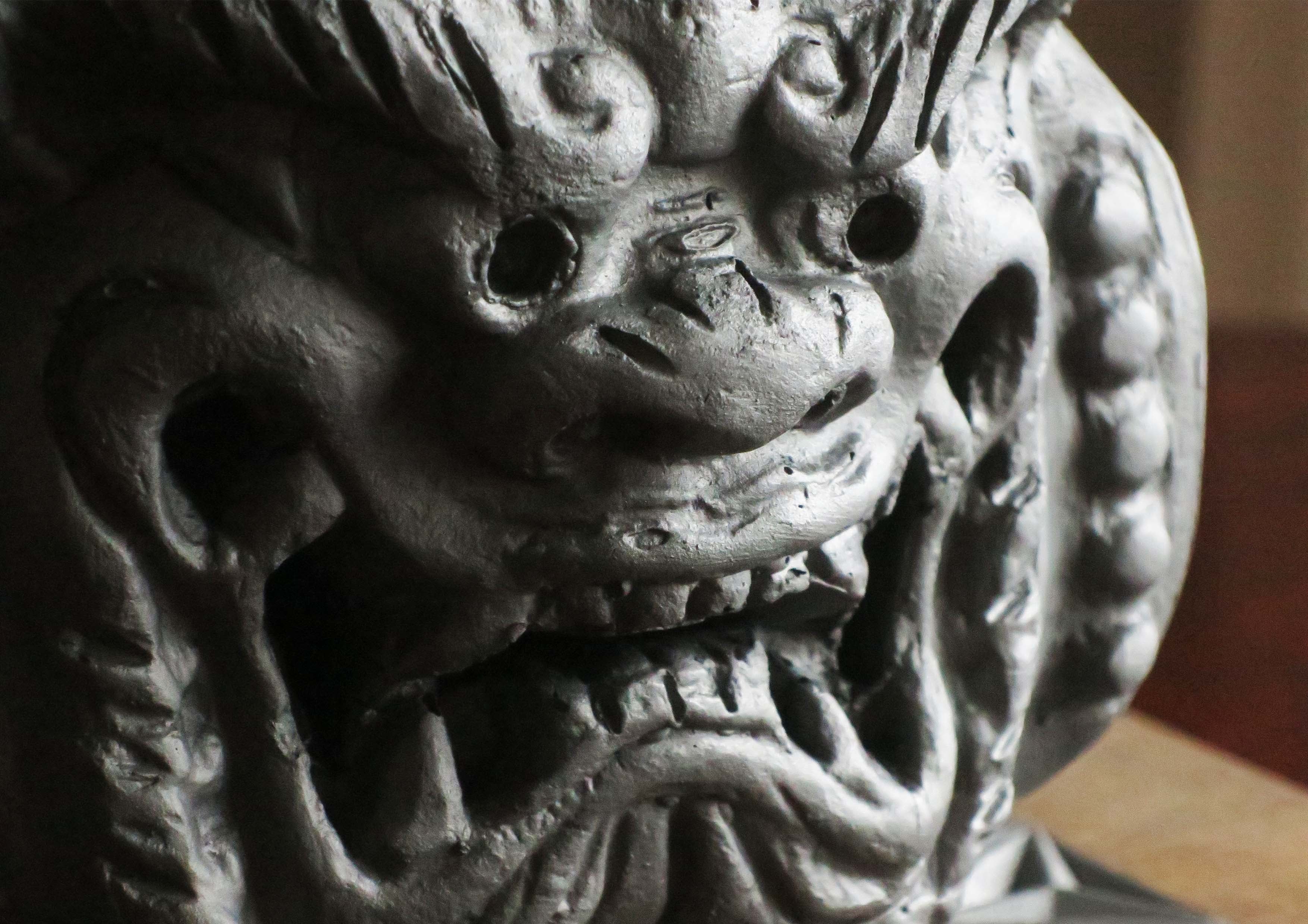 創業300年の伝統。瓦と炭のW赤外線で美味しく焼ける、進化した鬼瓦七輪