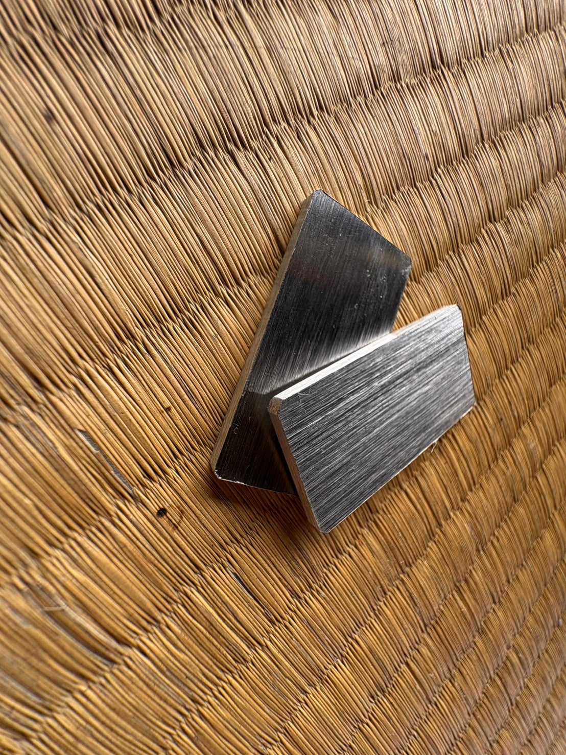 日刀保たたら/玉鋼(たまはがね)/日本刀原料/173グラム/座布団付/価格交渉無 玉鋼1級 1573g/日本刀たたら製鉄