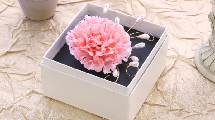 日本の造花職人が作る 母の日のカーネーションwith露パール｜マクアケ