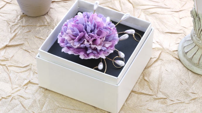 日本の造花職人が作る 母の日のカーネーションwith露パール｜マクアケ