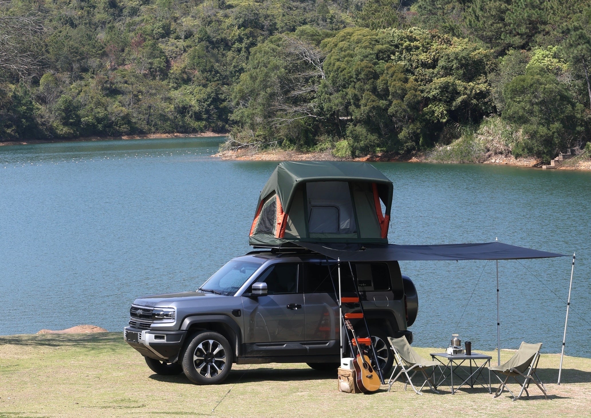 超軽量！車上＆地上にも簡単設置！バッグに入れて持ち運べる本格ルーフ