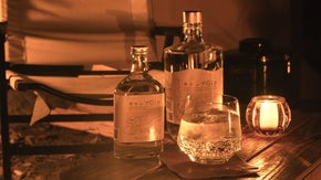 あの人気キャンプGINが大瓶で登場！ジンの常識を覆す濃厚・濃密な香りは絶品です！