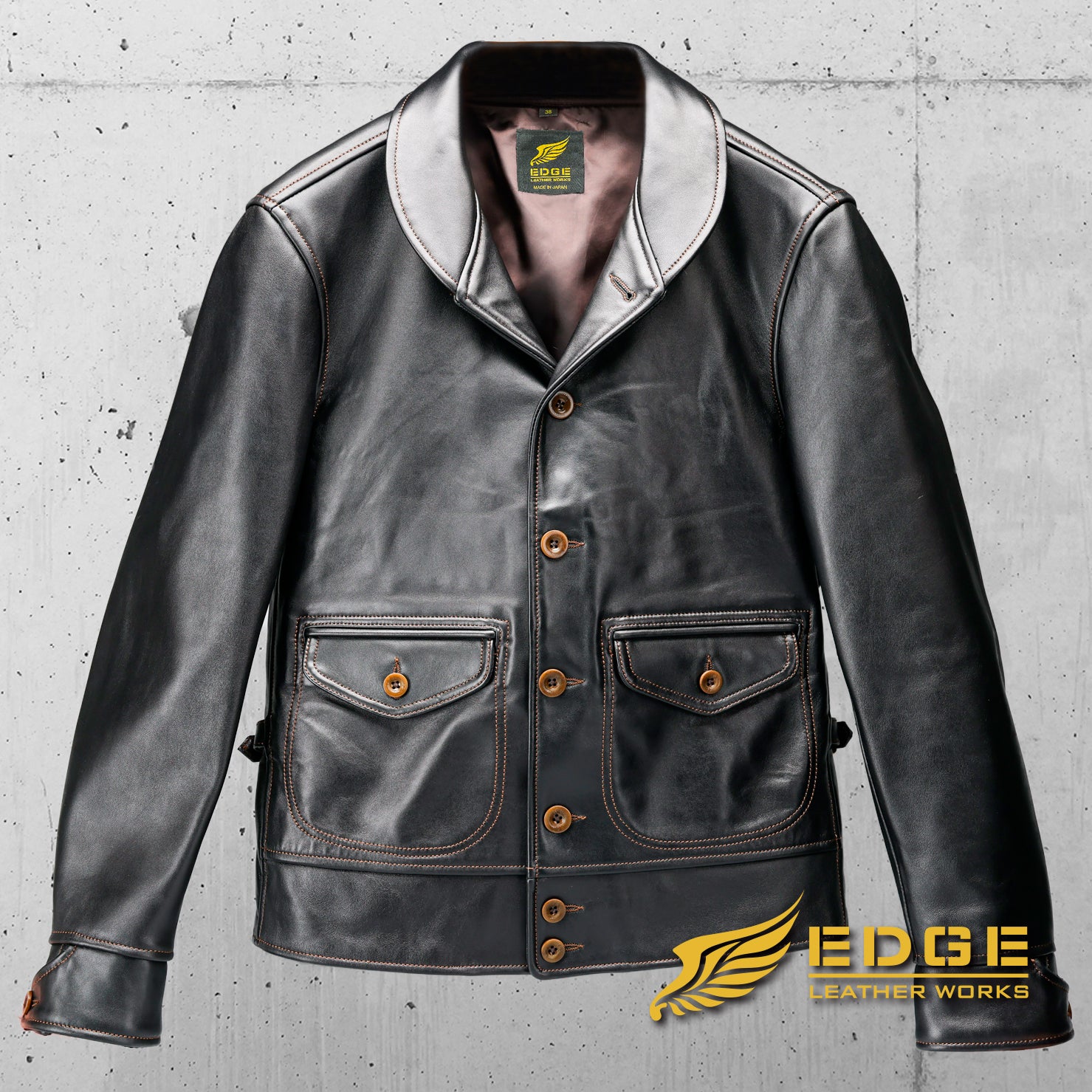 ショールカラーが洗練された大人の風格漂うディティール