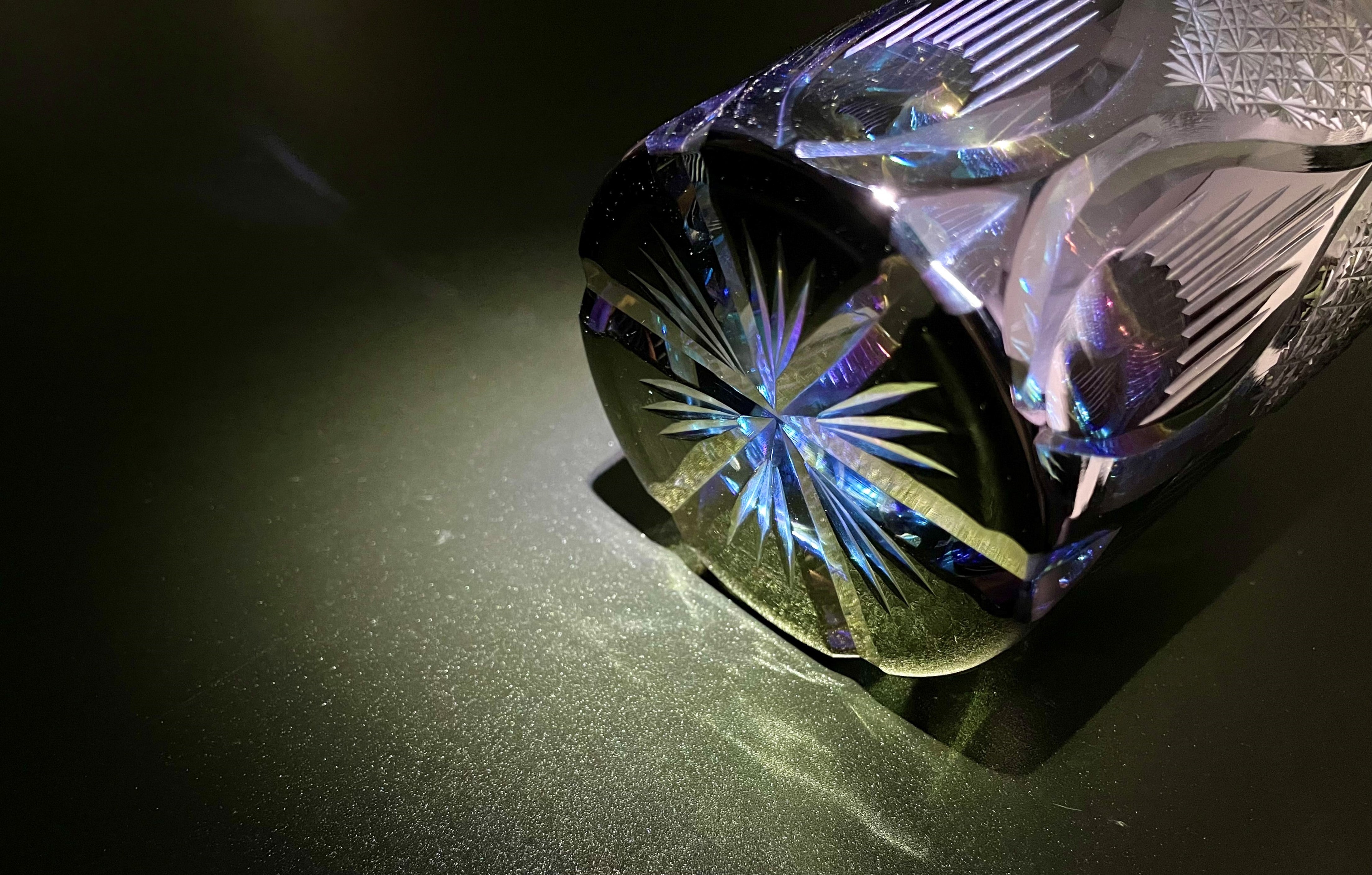 AURA KIRIKO』宇宙技術 × 伝統工芸が生んだ、オーロラ色の切子グラス