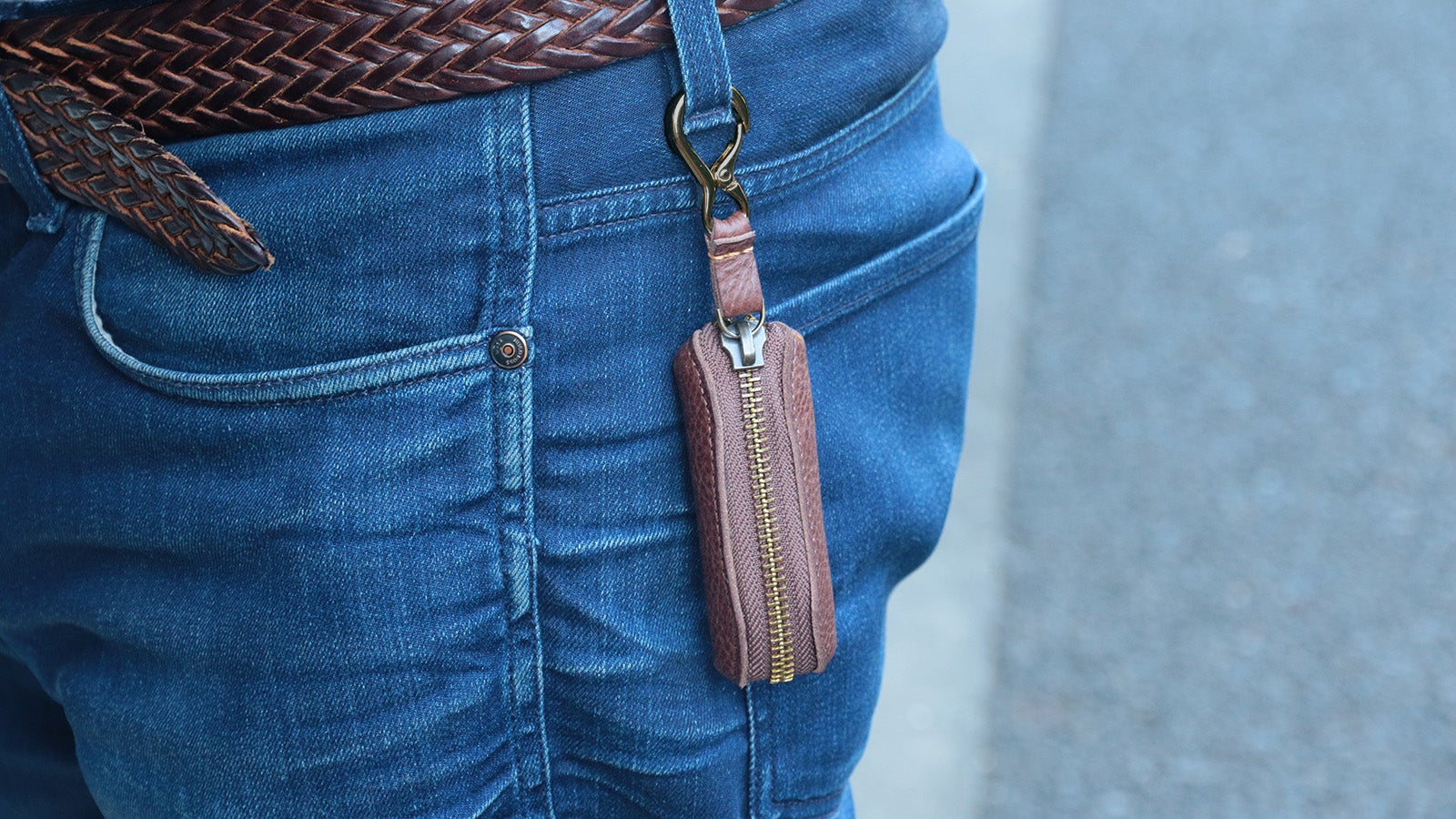 イタリアの職人技を手のひらに。バッグやデニムに取り付け可能なマルチ