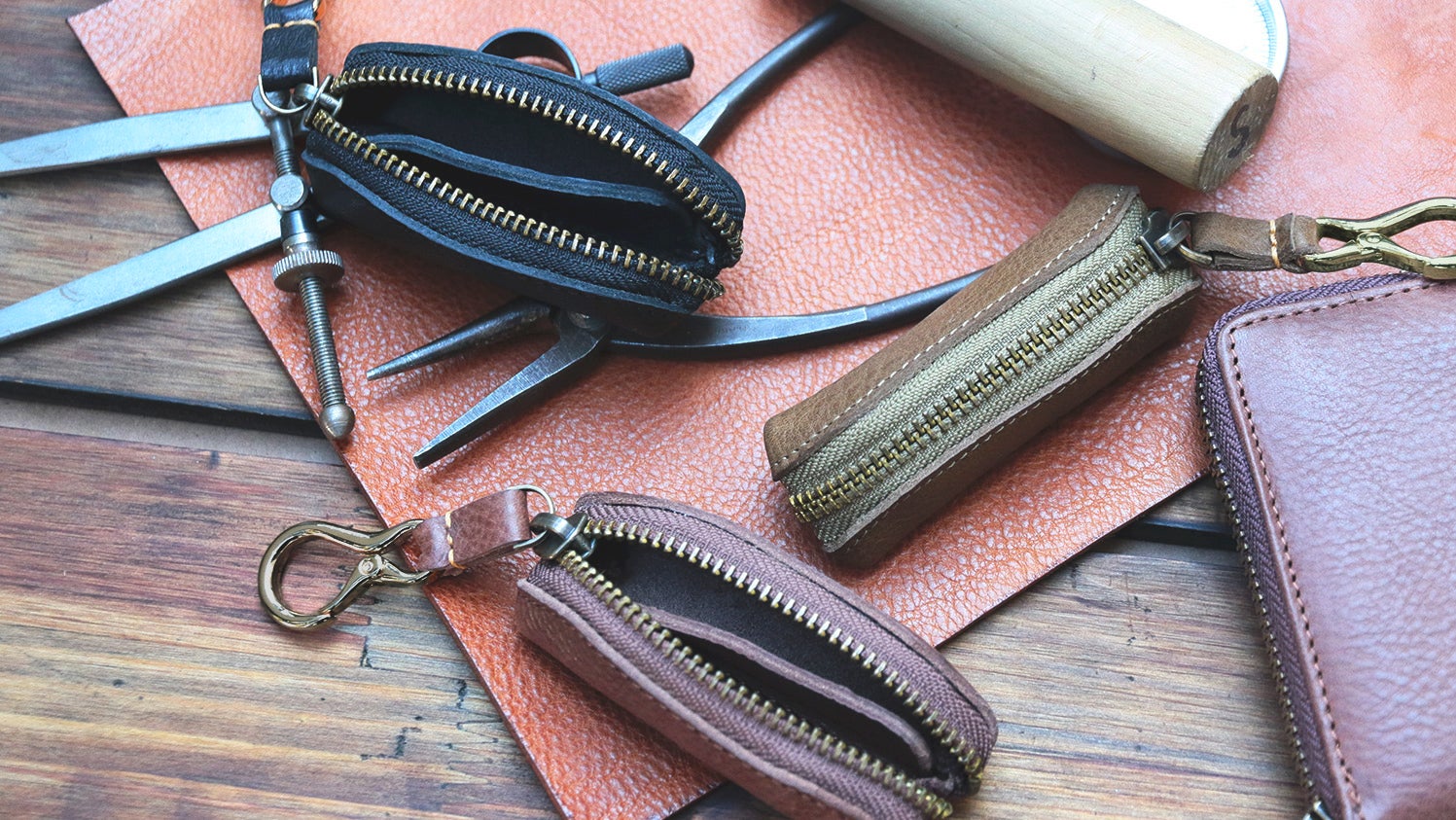 イタリアの職人技を手のひらに。バッグやデニムに取り付け可能なマルチ