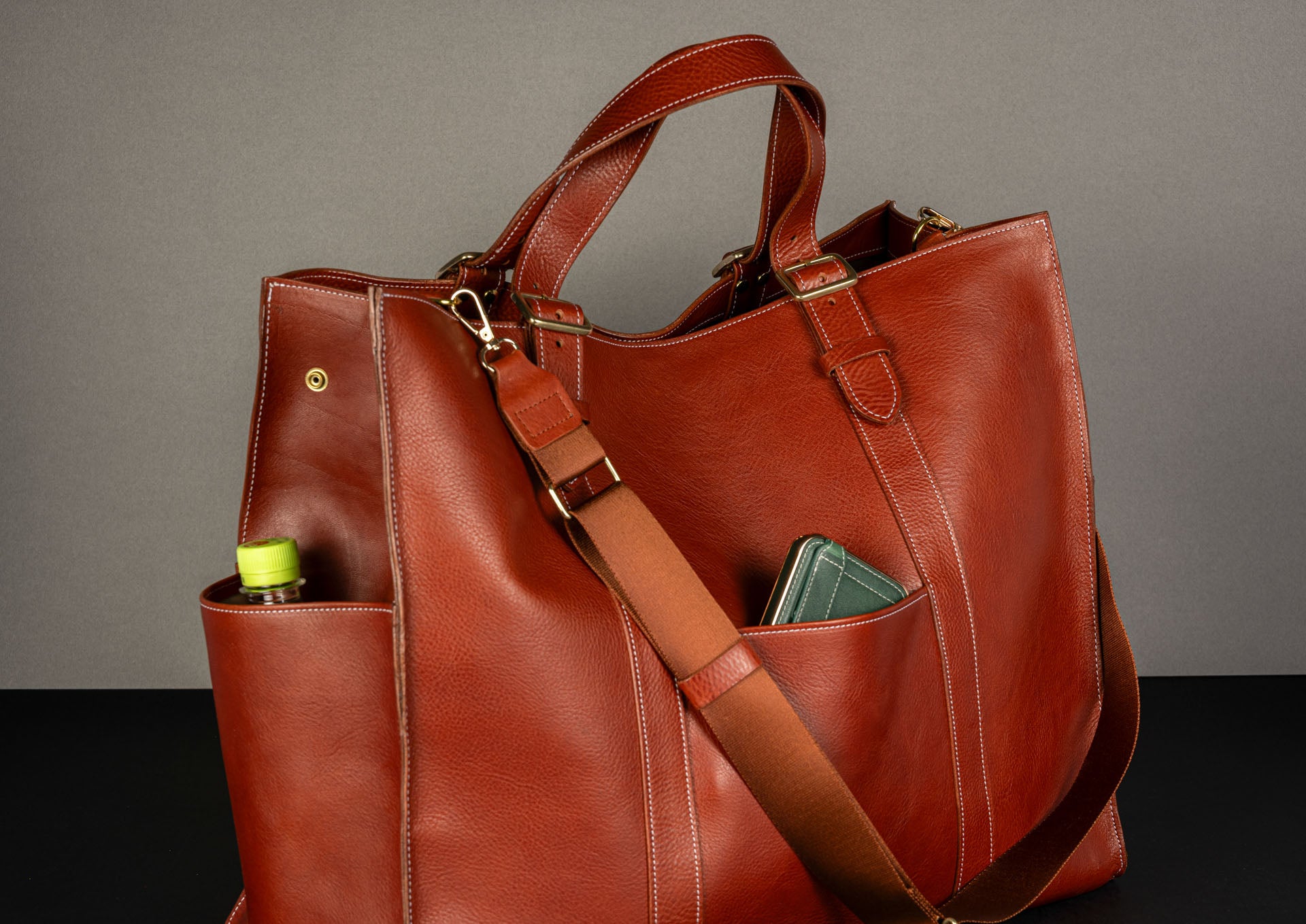 新品100%品質保証【高級定価15万円】旅行通勤 斜め掛けバッグショルダーバッグボディバッグ 上質牛革耐久性多機能