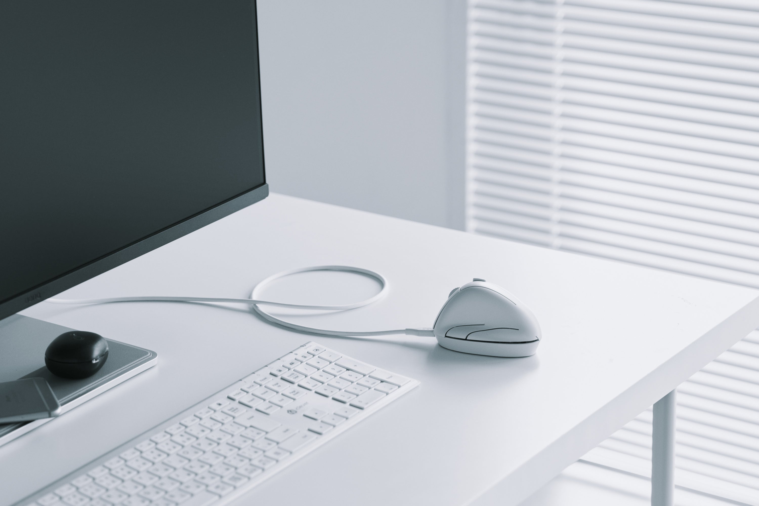 Snugon MO1 白 Makuake｜【マウス1つで操作が完結】キーボードの代わりに