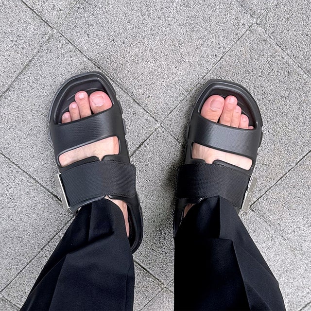 もう戻れない! 素足の自由と宇宙の軽さを一足に、足裏サポート無重力