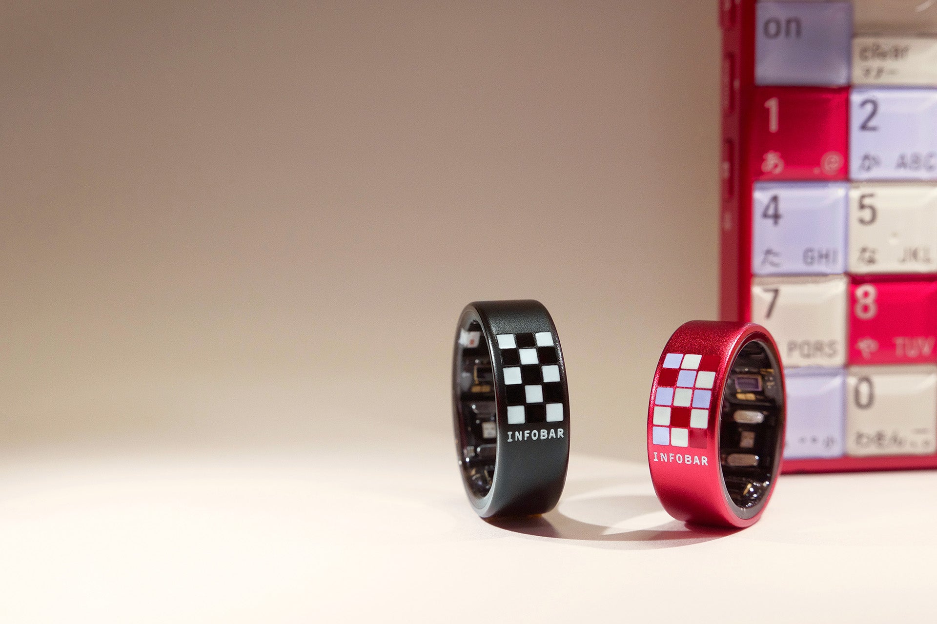 Makuake｜新・ケータイ INFOBAR xv を応援して、名前を刻もう。 実行者