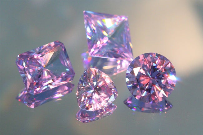 拘りのカッティング！カラーチェンジCZダイヤモンドジュエリー