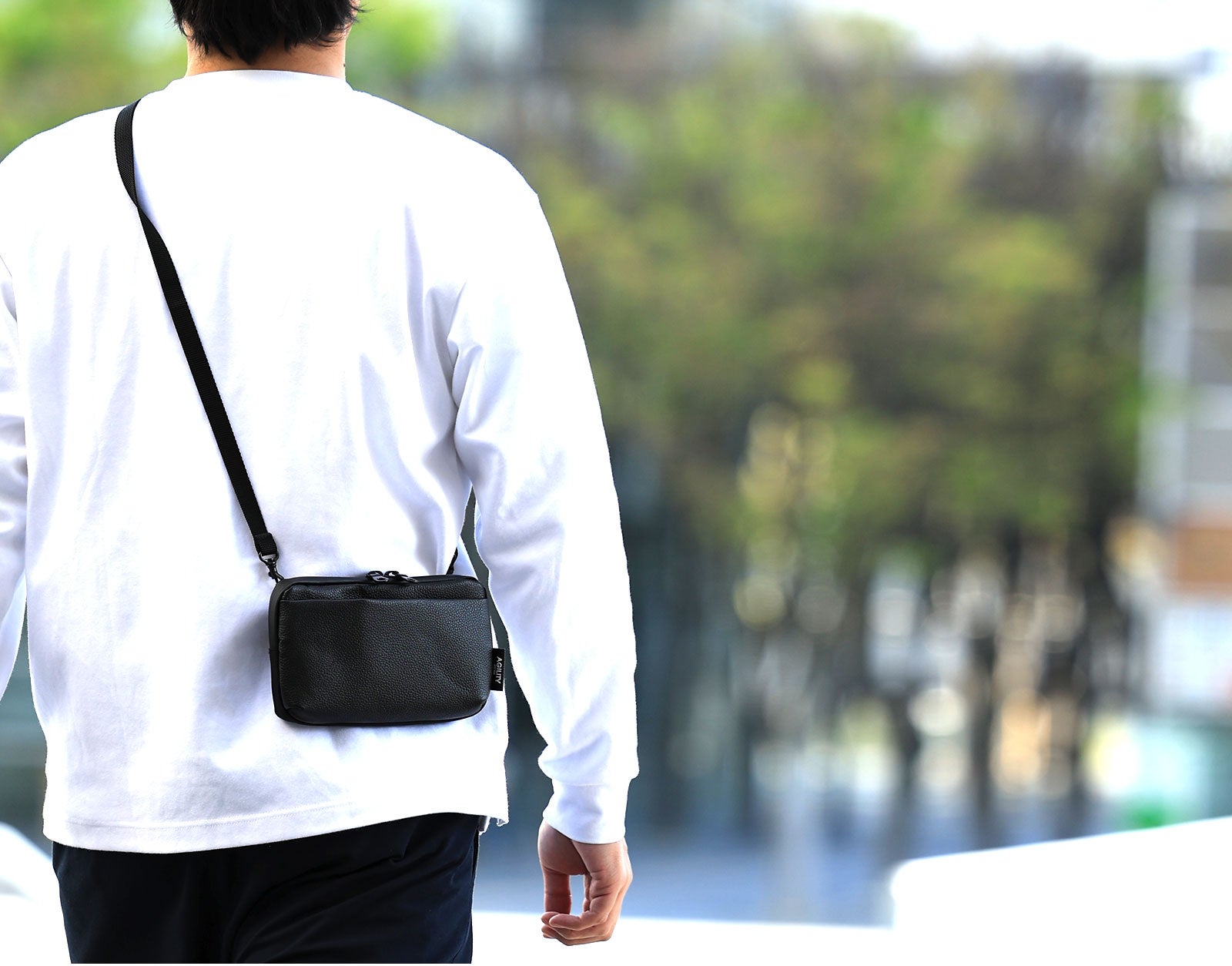 スマホ・鍵・財布をひとまとめ 手ぶらミニバッグ パークポシェットW 撥