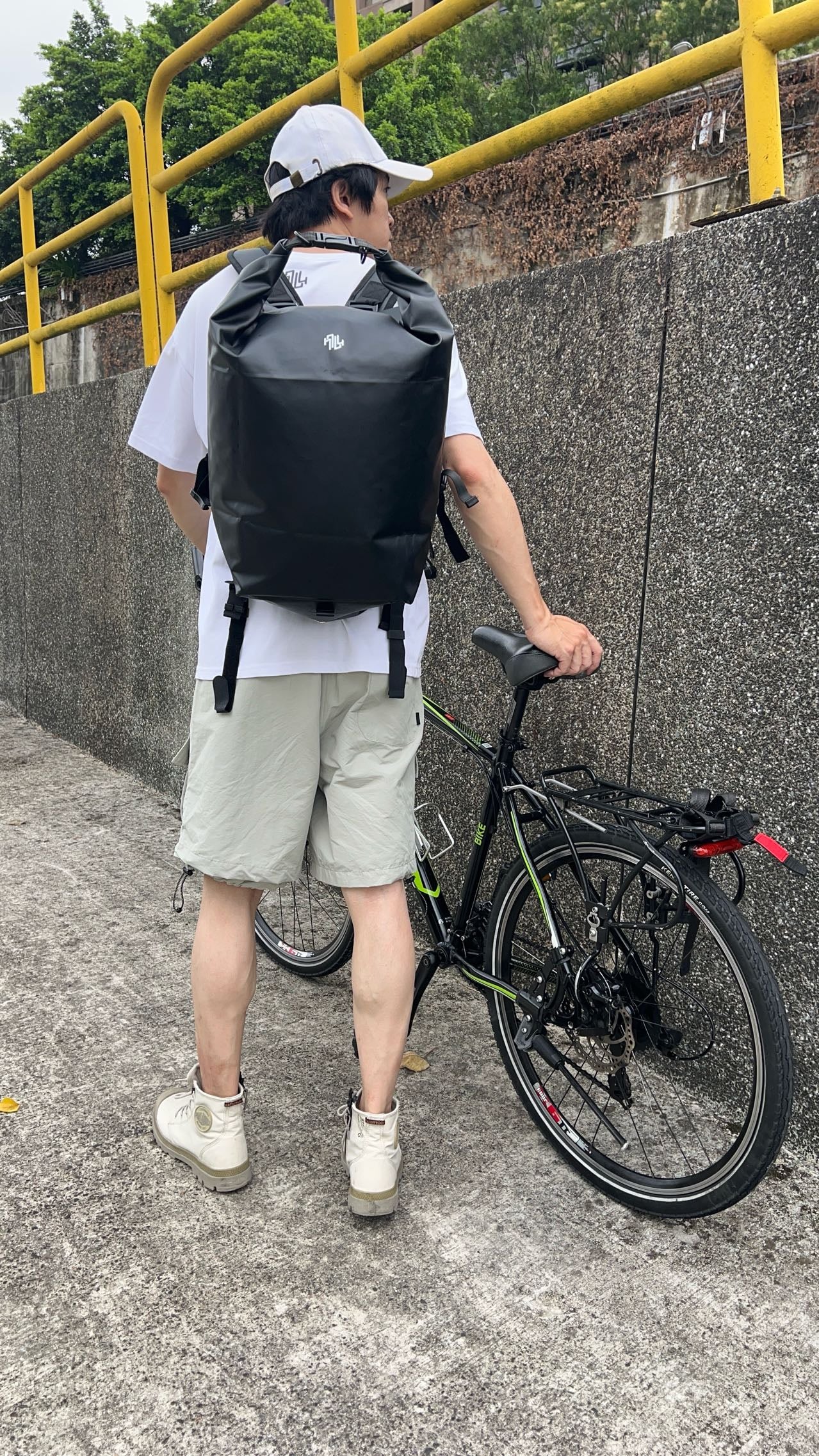 Makuake｜旅のカタチは自由自在 。18L→30L可変、盗難・雨に強い 