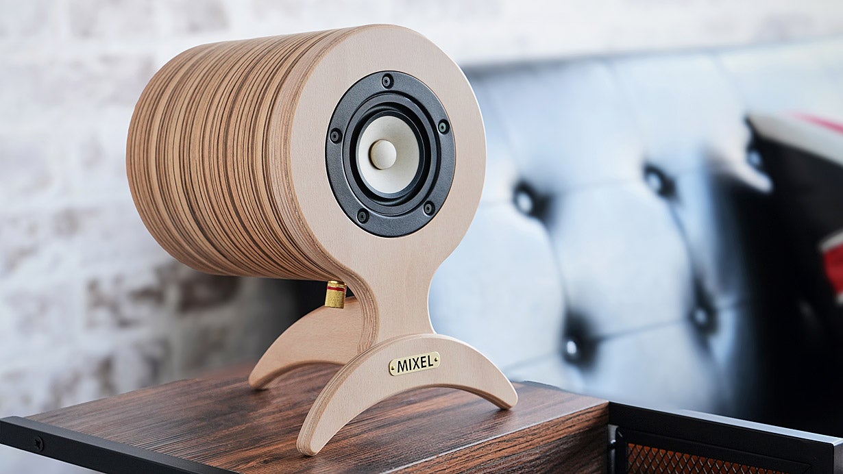 ウォルナット材から生まれたハンドメイドスピーカーセット