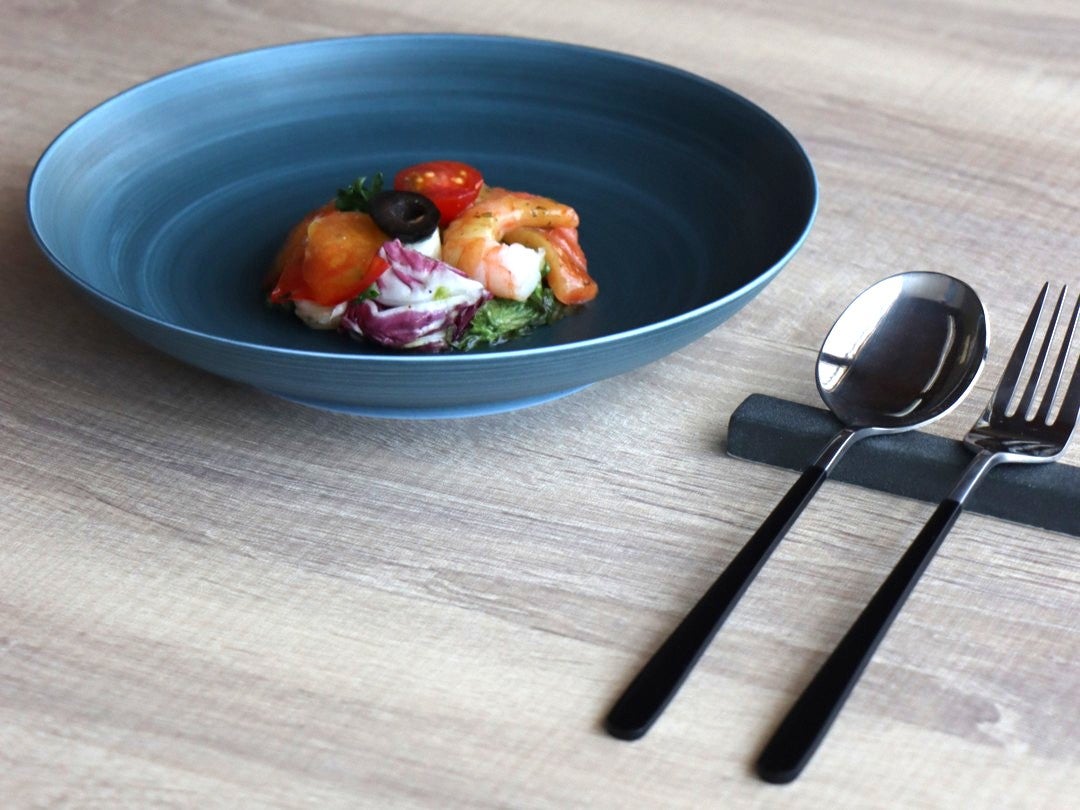 伝統×革新｜凛と重なる｜薄く、軽く、強く、美しさを極めた有田焼の