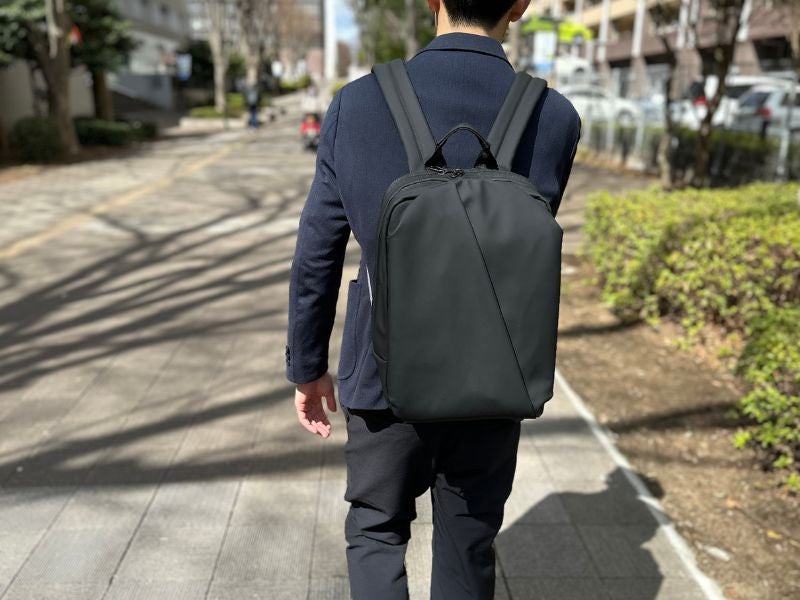 アンコール】探さない。背負ったまま“3秒で取り出せる”快適通勤
