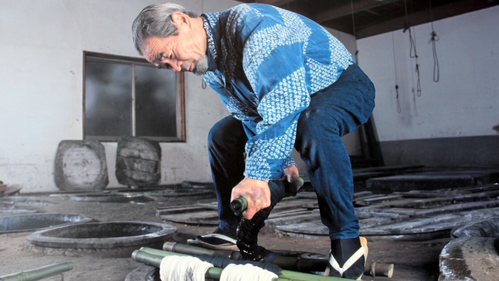 【希少】武州草木染のれん 絹混 手染め しぼり 段染め アカシア85×150 WS202601_HP.jpg
