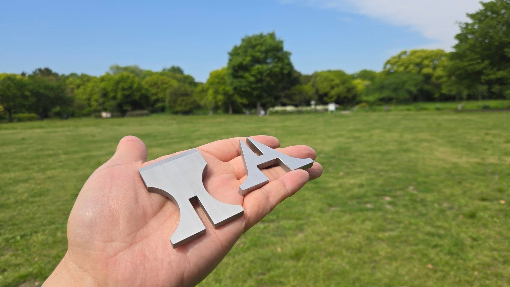 ポケットサイズでわずか153g。高強度で錆びにくい薪割ツールBrekka誕生